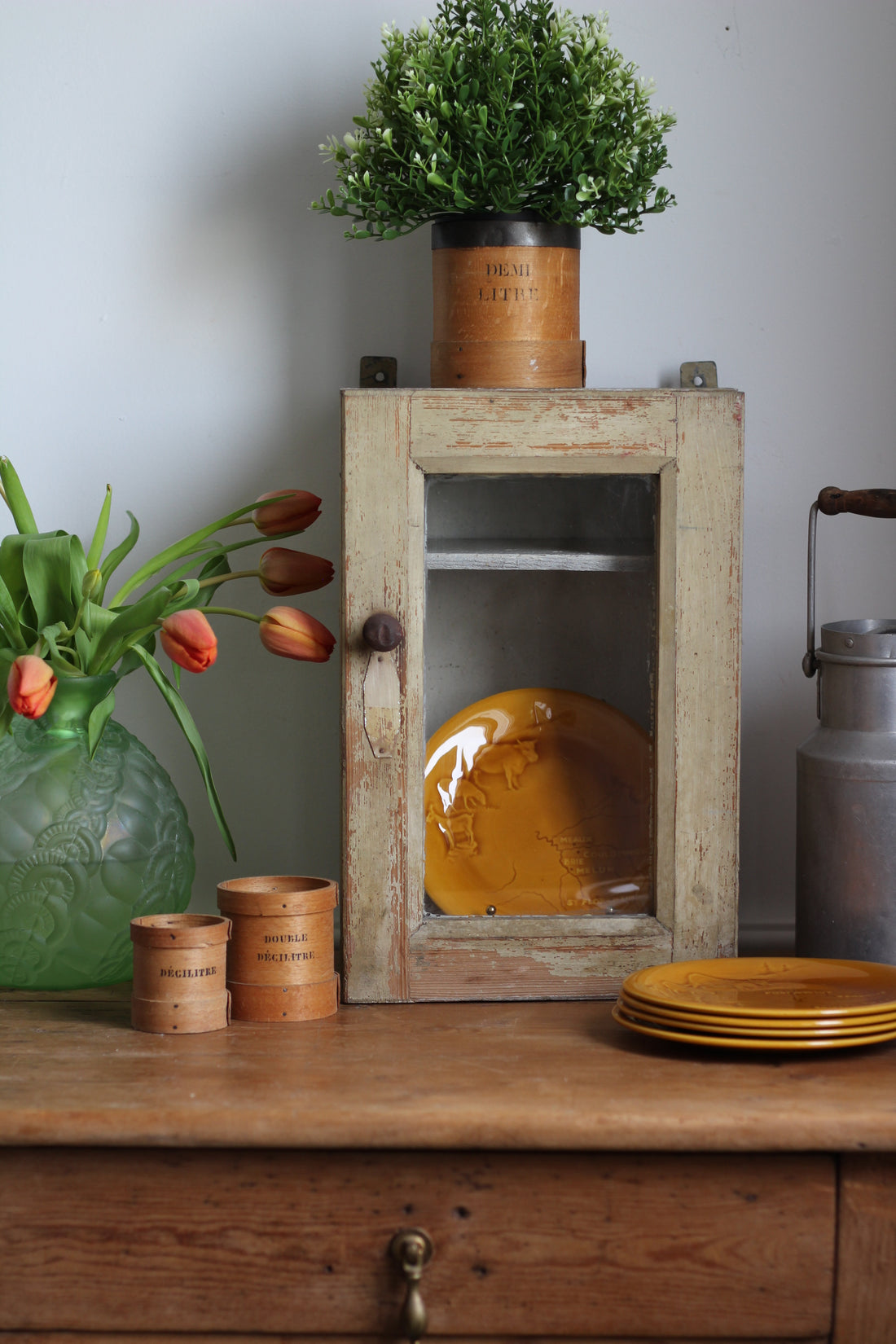 Petite armoire en bois vintage