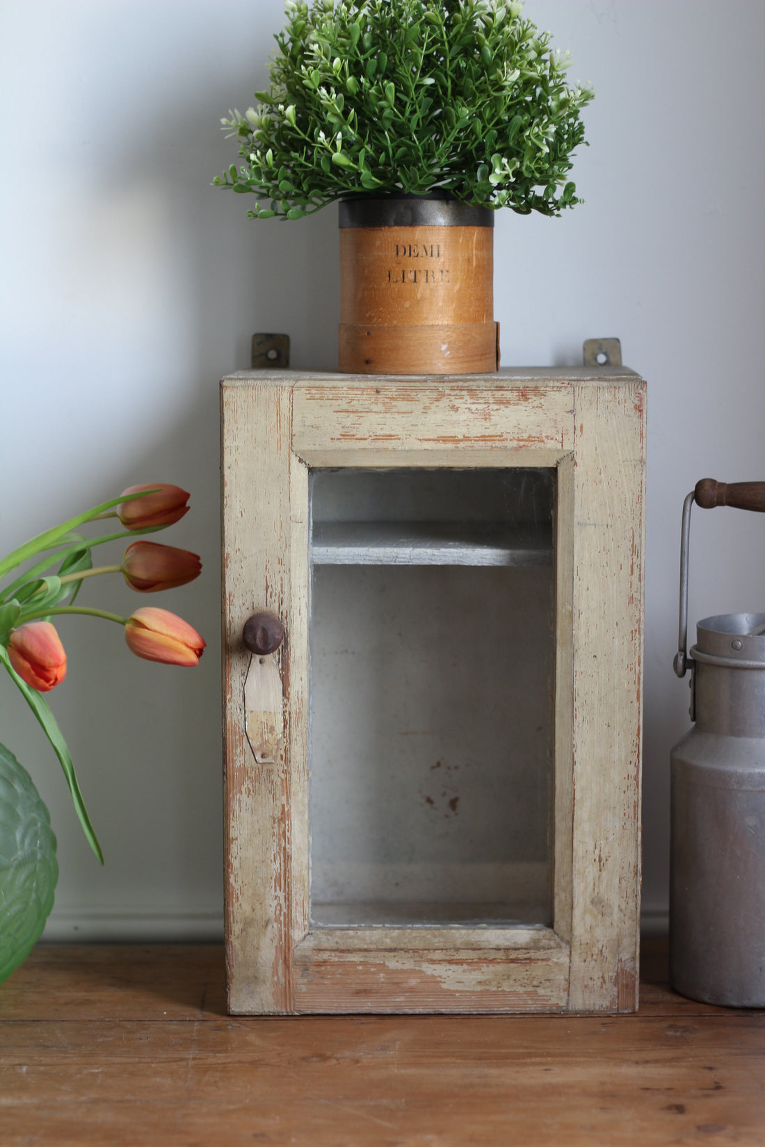 Petite armoire en bois vintage