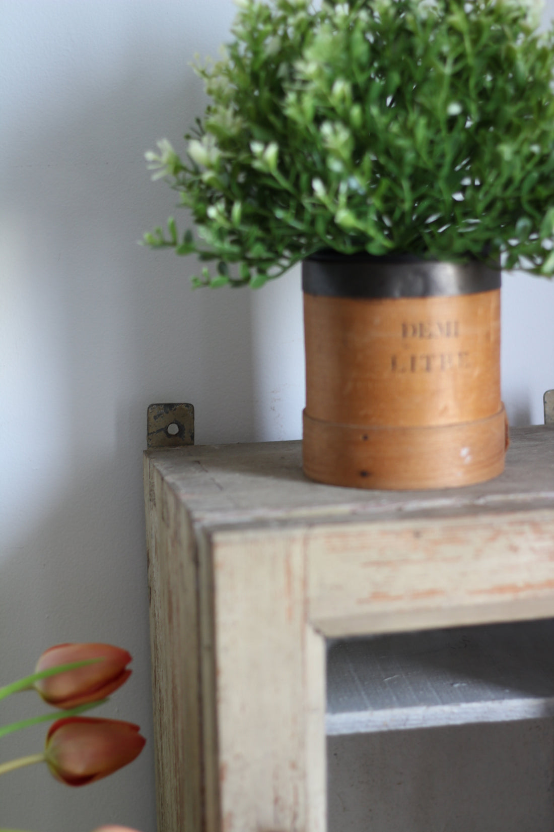 Petite armoire en bois vintage