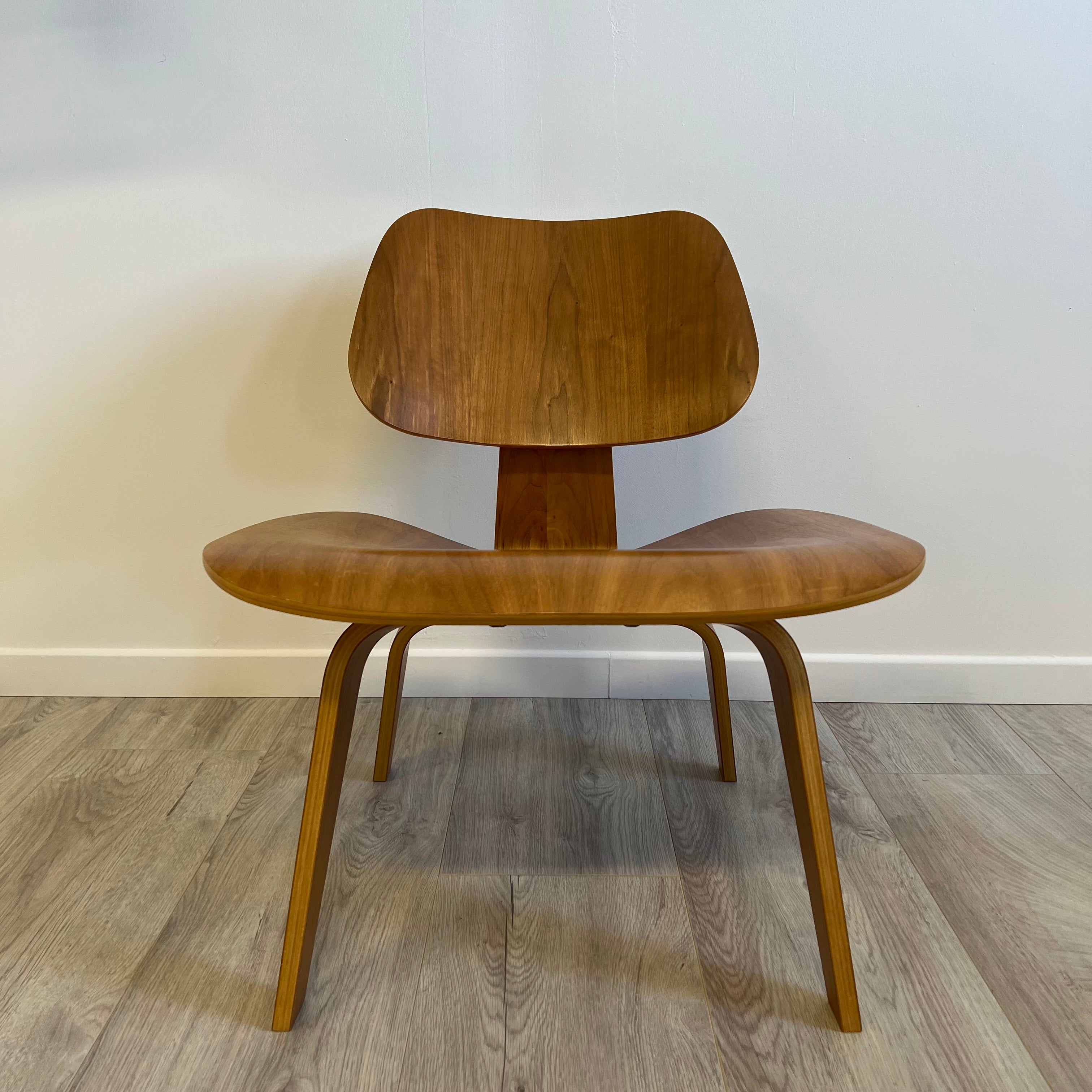 Chaise best sale eames lcw